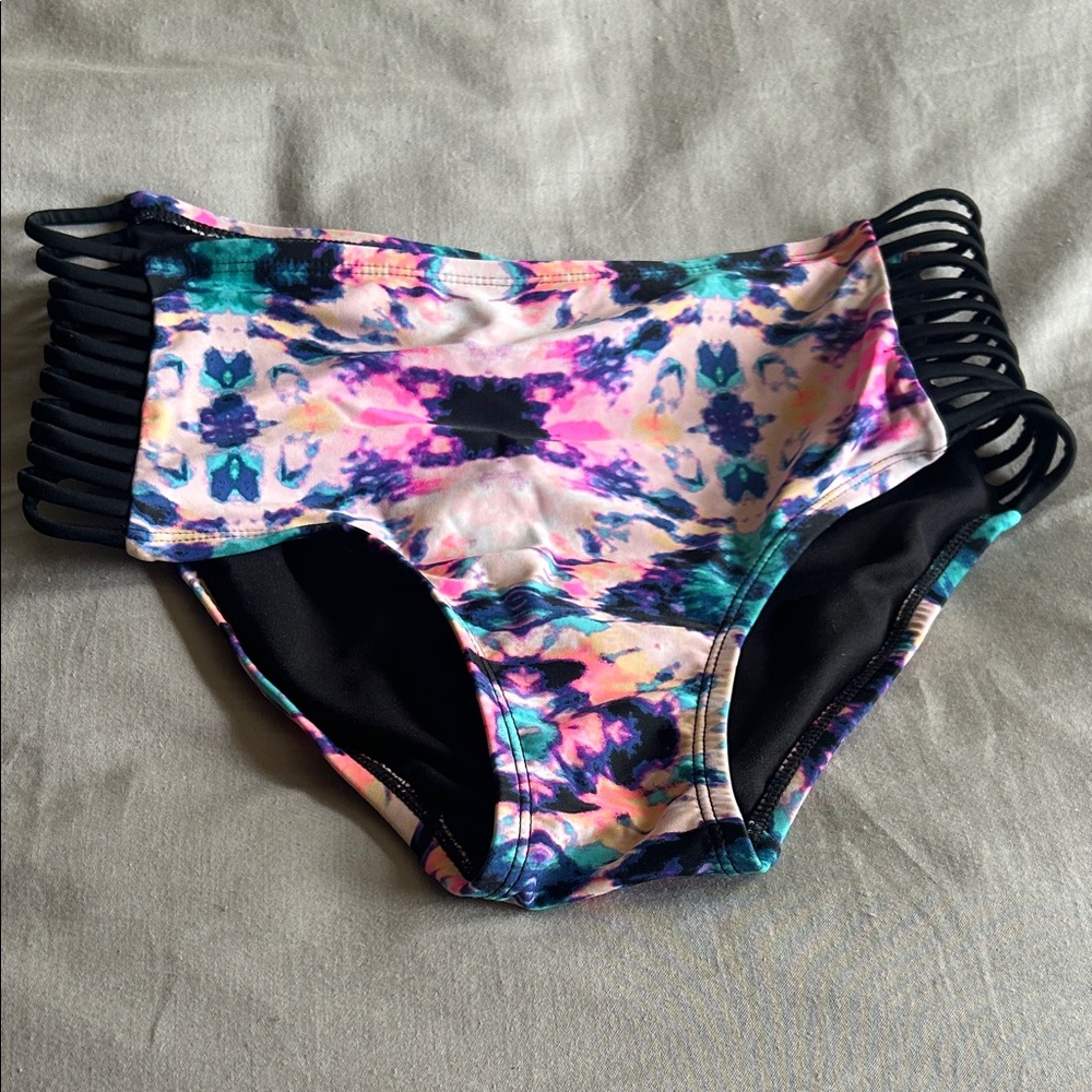 Y2K High Waisted Bikini Bottoms with Side Detail Straps